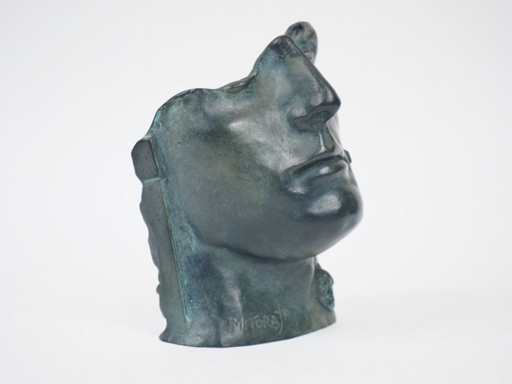 Igor MITORAJ  "Centurion" Sculpture en bronze à patine verte. Signée. 