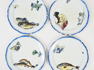 Vente aux enchères CREIL   MONTEREAU, modèle "Rousseau". Suite de quatre assiettes plates