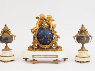 Vente aux enchères Garniture de cheminée Napoléon III de style Louis XVI en bronze doré, 