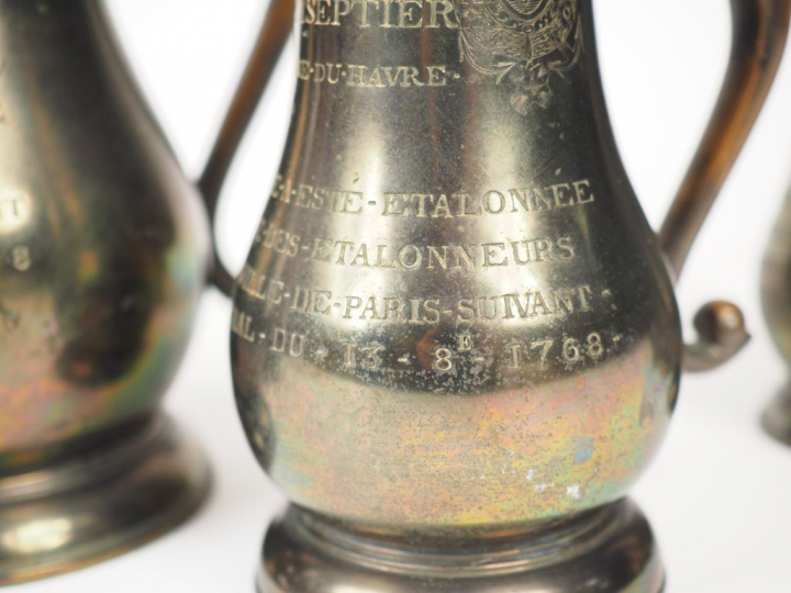 Suite de six mesures en bronze de la Marine du Havre, armoriées et dat