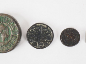 Vente aux enchères Quatre poids anciens (semi livres 1639, livres de Castres XVIIème, 2 a