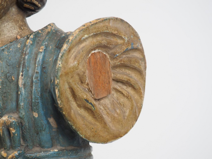 Sculpture XVIIème en bois polychrome  "Ange"  H. 75 cm  (manques et ac