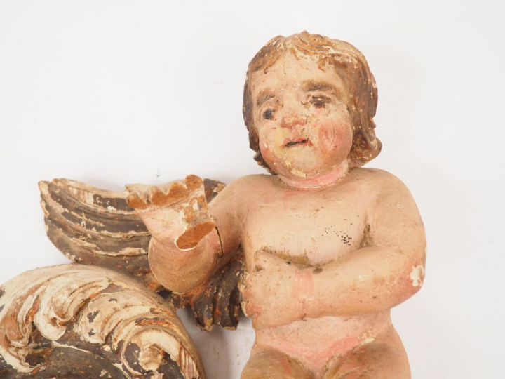 Sujet en bois sculpté polychrome fin XVIIIème-début XIXème "Angelot"  