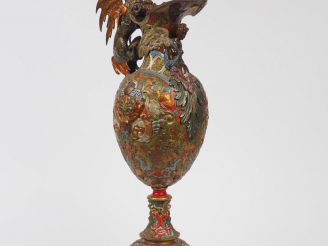 Vente aux enchères Aiguière de style Renaissance en bronze polychrome, anse en forme de c