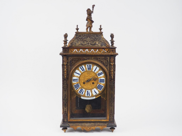 Cartel de style Louis XIV en marqueterie Boulle, à décor de guerrier. 