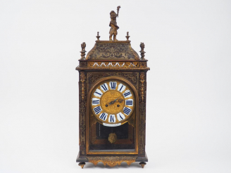 Vente aux enchères Cartel de style Louis XIV en marqueterie Boulle, à décor de guerrier. 