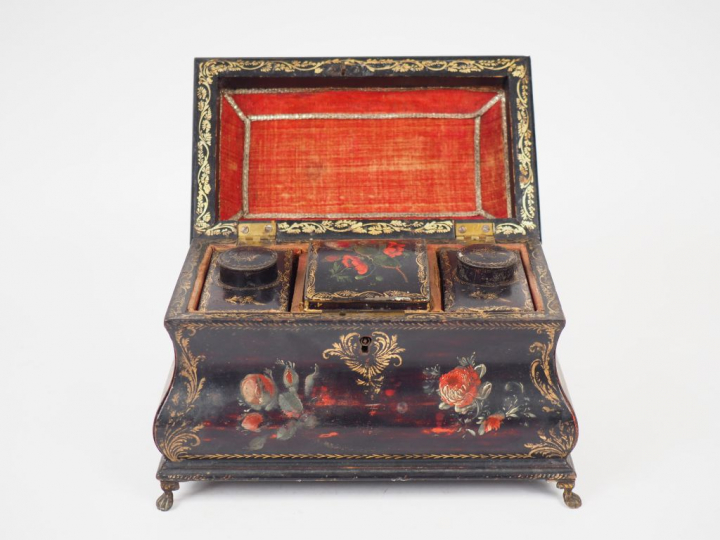 Boîte à thé Napoléon III de style Louis XIV à décor de fleurs polychro