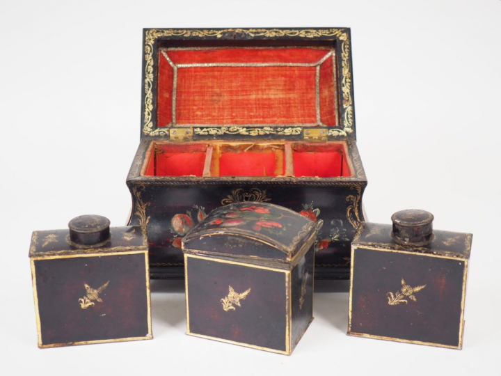 Boîte à thé Napoléon III de style Louis XIV à décor de fleurs polychro