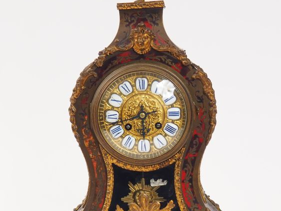 Cartel Napoléon III de style Louis XV en marqueterie Boulle, surmonté 