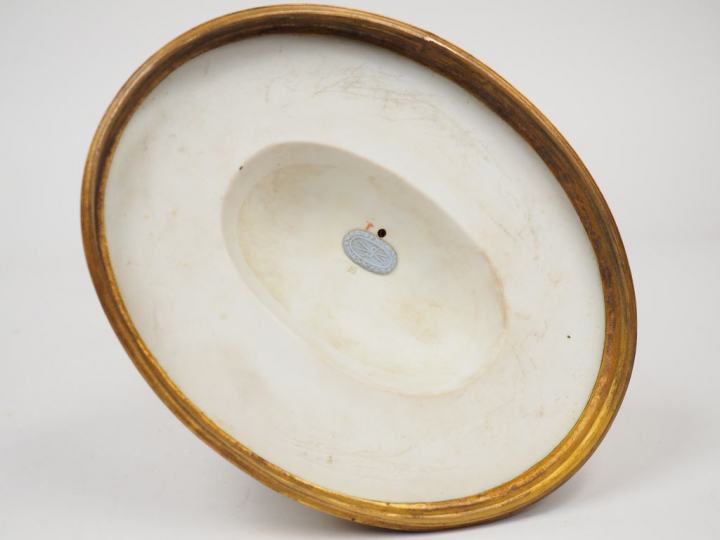 Sujet fin XIXème en biscuit et laiton  "Jeune fille pensive" Dim. avec