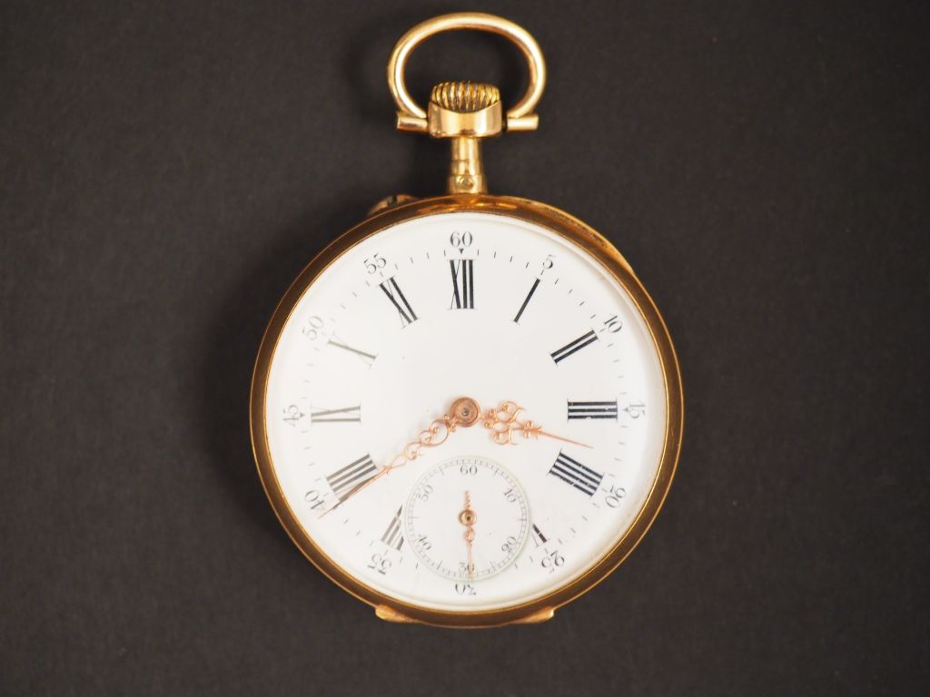 Lot de Montre de gousset en or jaune, boitier à décor de rinceaux et de