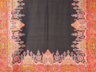 Vente aux enchères Grand châle en cachemire. Signé. 354 x 148 cm (bon état général, micro