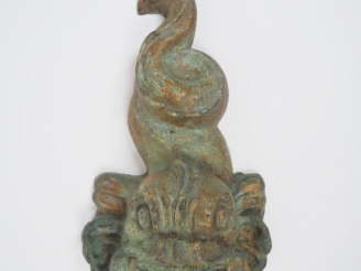 Vente aux enchères Elément de fontaine en fonte, en forme de dauphin.  H. 61 cm