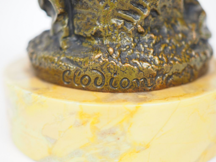 CLODION (d'après) "L'amour au nid" Sujet en bronze à patine verte. Pet