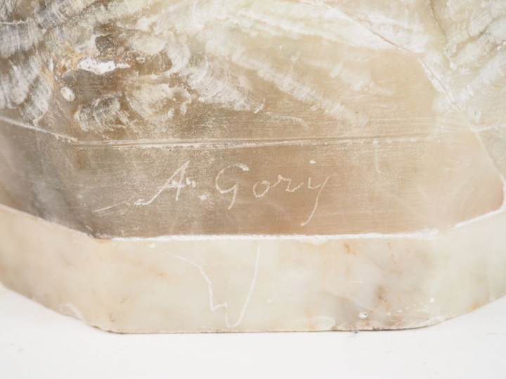 A. GORY "La Moisson".  Sculpture en albâtre et albâtre patiné. Signée.