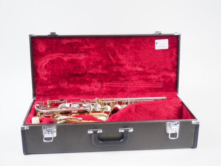 Saxophone Alto YAMAHA. Dans son étui. (bel état)