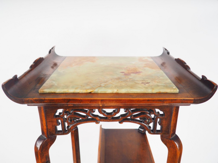 Gabriel VIARDOT (atrribué à) Sellette de style Extrême-Orient en bois 