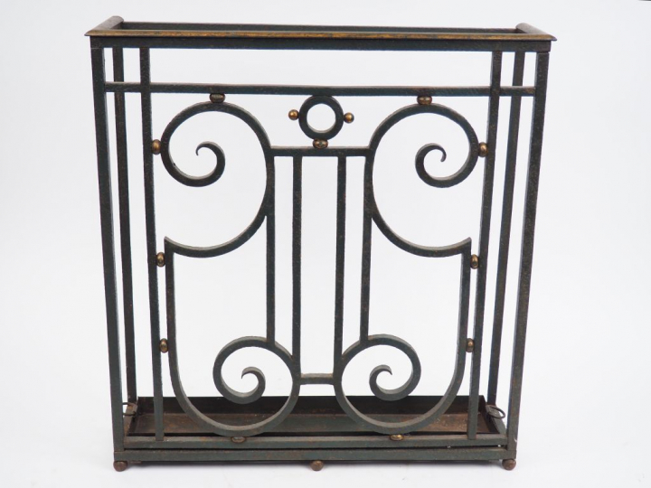 Porte-parapluie de style Art déco en fer forgé. 60 x 57 x 15,5 cm