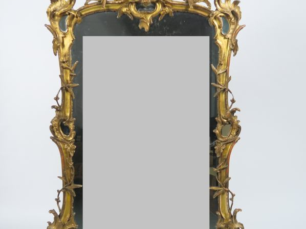 Glace de cheminée XIXème à parcloses de style Louis XV en bois et stuc