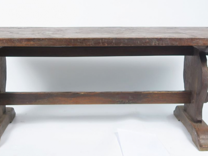 Table monastère en chêne de style Haute-Epoque. 118 x 199,5 x 80 cm