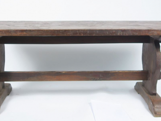 Vente aux enchères Table monastère en chêne de style Haute-Epoque. 118 x 199,5 x 80 cm