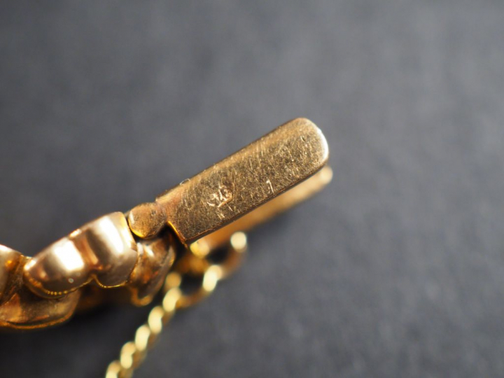 ARIS. Montre bracelet de dame, boitier et bracelet en or jaune. Poids 