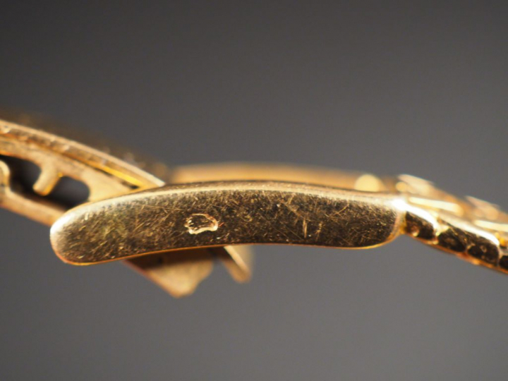 OMEGA. Montre de dame en or jaune, boitier et bracelet en or jaune.  P