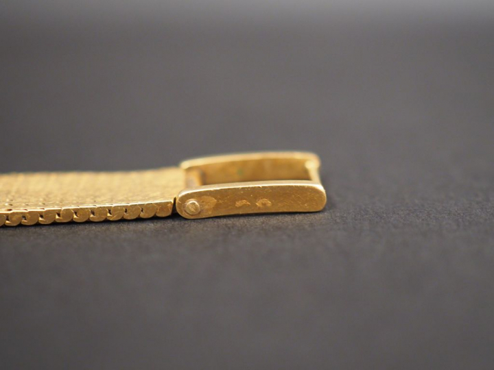 TISSOT.  Montre bracelet de dame, boitier et bracelet en or jaune. Sig