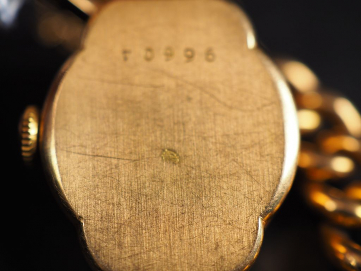 ZENITH. Montre bracelet de dame, boitier et bracelet en or jaune.  Sig