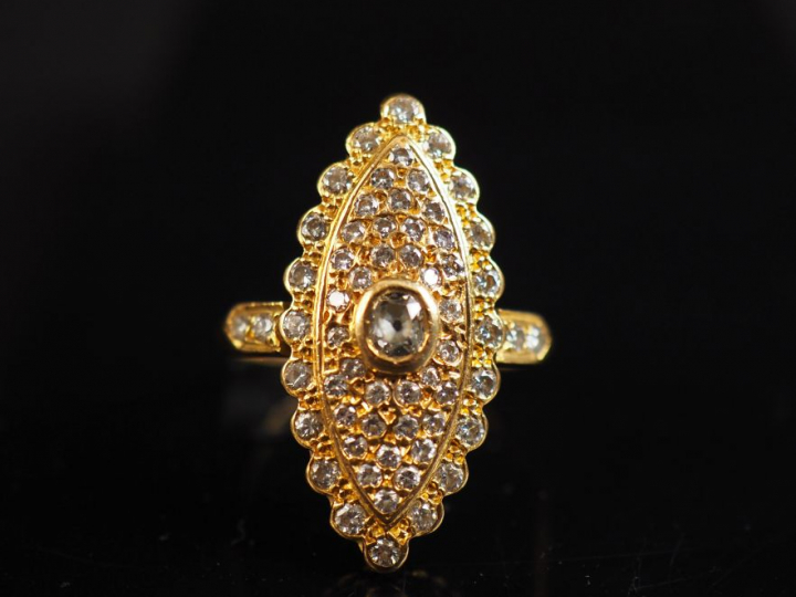 Bague marquise en or jaune et diamants. TDD. 56 Poids tel. 5,80 g