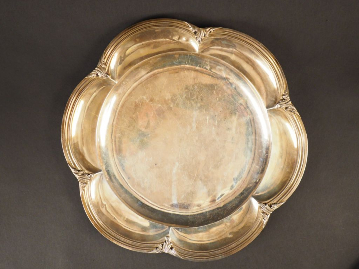 Plat en argent de style Louis XV en argent, poinçon Minerve, modèle à 