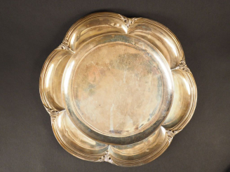 Vente aux enchères Plat en argent de style Louis XV en argent, poinçon Minerve, modèle à 