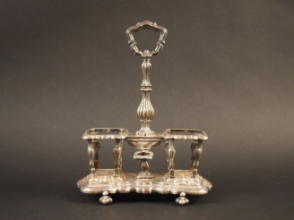 Vente aux enchères Porte huilier/vinaigrier de style Louis XV en argent, poinçon Minerve.