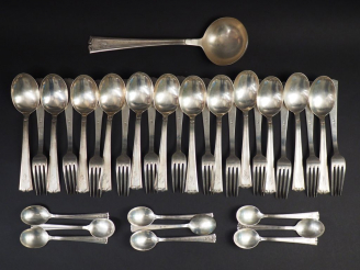 Vente aux enchères Partie de ménagère en argent 916. Comprenant :  - douze grands couvert