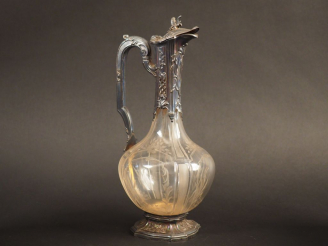 Vente aux enchères Aiguière de style Louis XV en cristal et argent, poinçon Minerve, à dé
