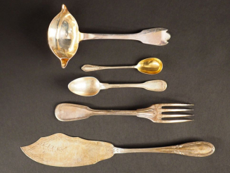 Vente aux enchères CARDHEILAC Cuillère à sauce en argent, poinçon Minerve.  Long. 17,5 cm