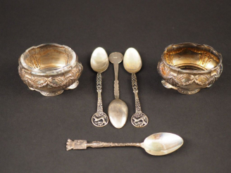 Vente aux enchères Paire de salerons de style Louis XVI en argent, poinçon Minerve, à déc