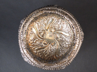 Vente aux enchères Coupe sur piédouche en argent anglais, à décor ajouré de rinceaux et d