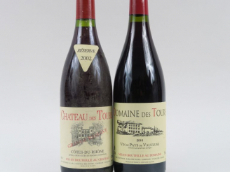 Vente aux enchères 2 BOUTEILLES E. REYNAUD : 1 CÔTES DU RHÔNE CHÂTEAU DES TOURS 'GRANDE R