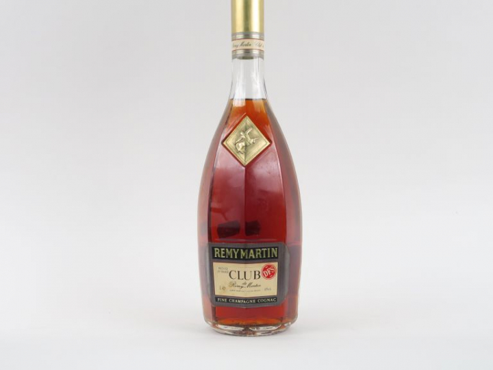 1 BOUTEILLE (1 L) REMY MARTIN 'CLUB' DFS