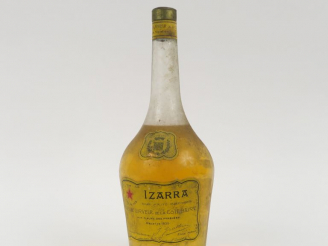 Vente aux enchères 1 VIEILLE BOUTEILLE IZARRA JAUNE