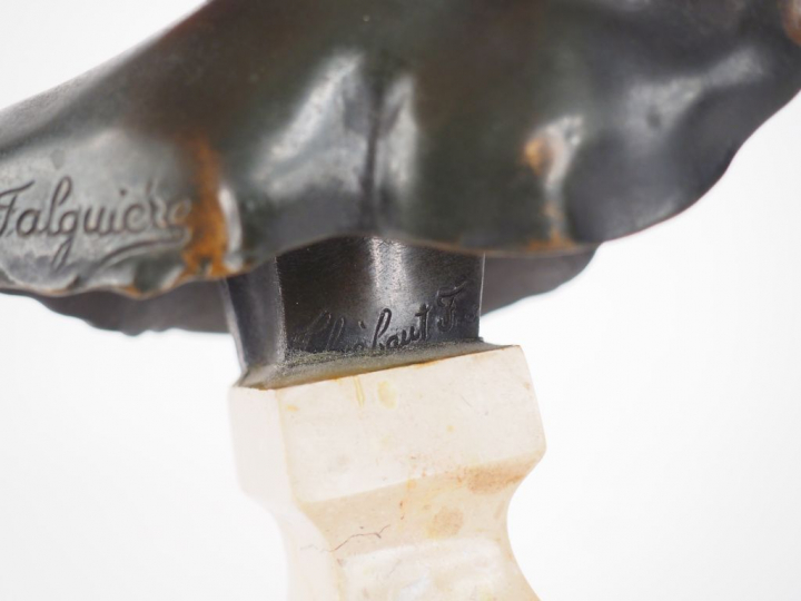 A. FALGUIÈRE. 'Buste de Diane chasseresse'. Sculpture en bronze sur un