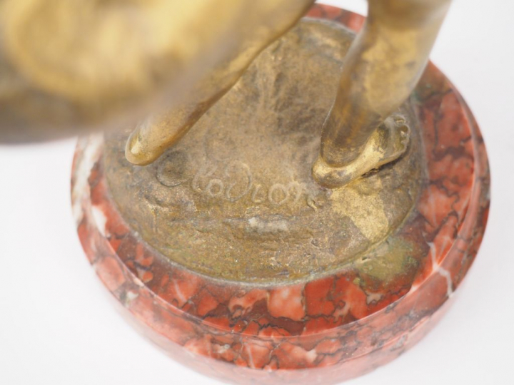 CLODION. 'Amour porteur d'eau'. Sculpture en bronze sur un socle en ma