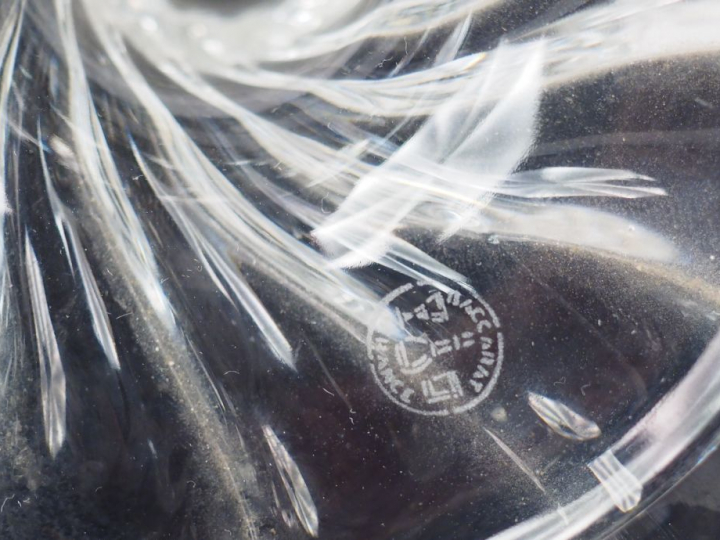 BACCARAT.  Paire de girandoles en cristal éclairant à deux lumières. S