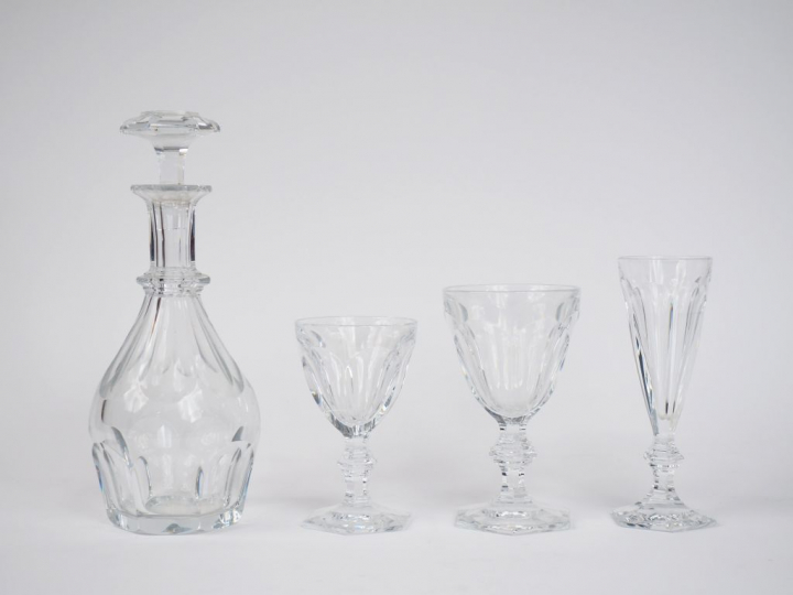BACCARAT. Partie de service de verres en cristal, modèle 'Harcourt' co