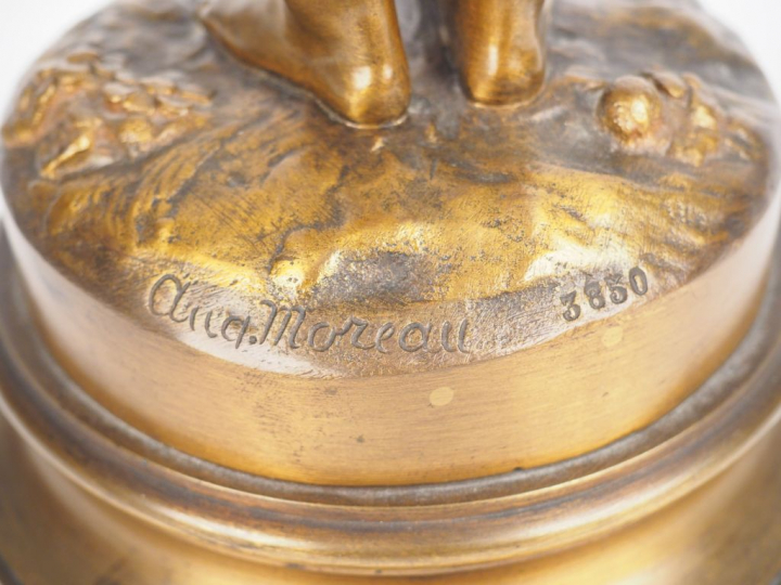 Auguste MOREAU. 'Billet de logement'. Sculpture en bronze à patine méd