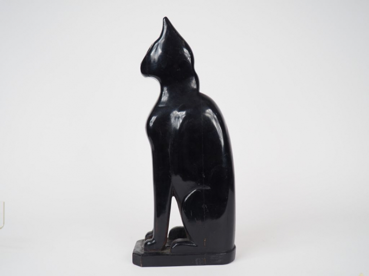 Georges SOUTIRAS. 'Chat'. Sculpture en bois noirci, signée. H. : 42,5 