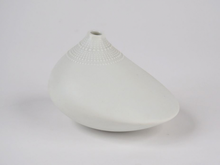ROSENTHAL par Tapio WIRKALA. 'POLLO'. Vase en porcelaine blanche, vers