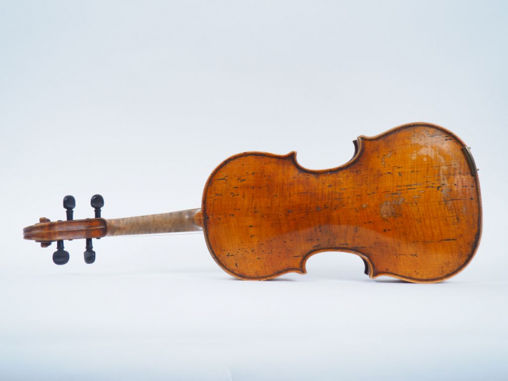 Violon français XIXème. Etiquette apocryphe de Renaudin, tête remplacé