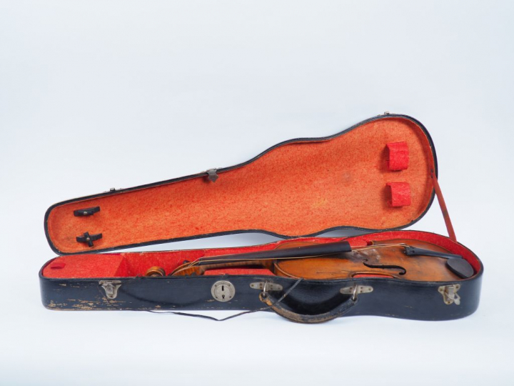 Violon français XIXème. Etiquette apocryphe de Renaudin, tête remplacé